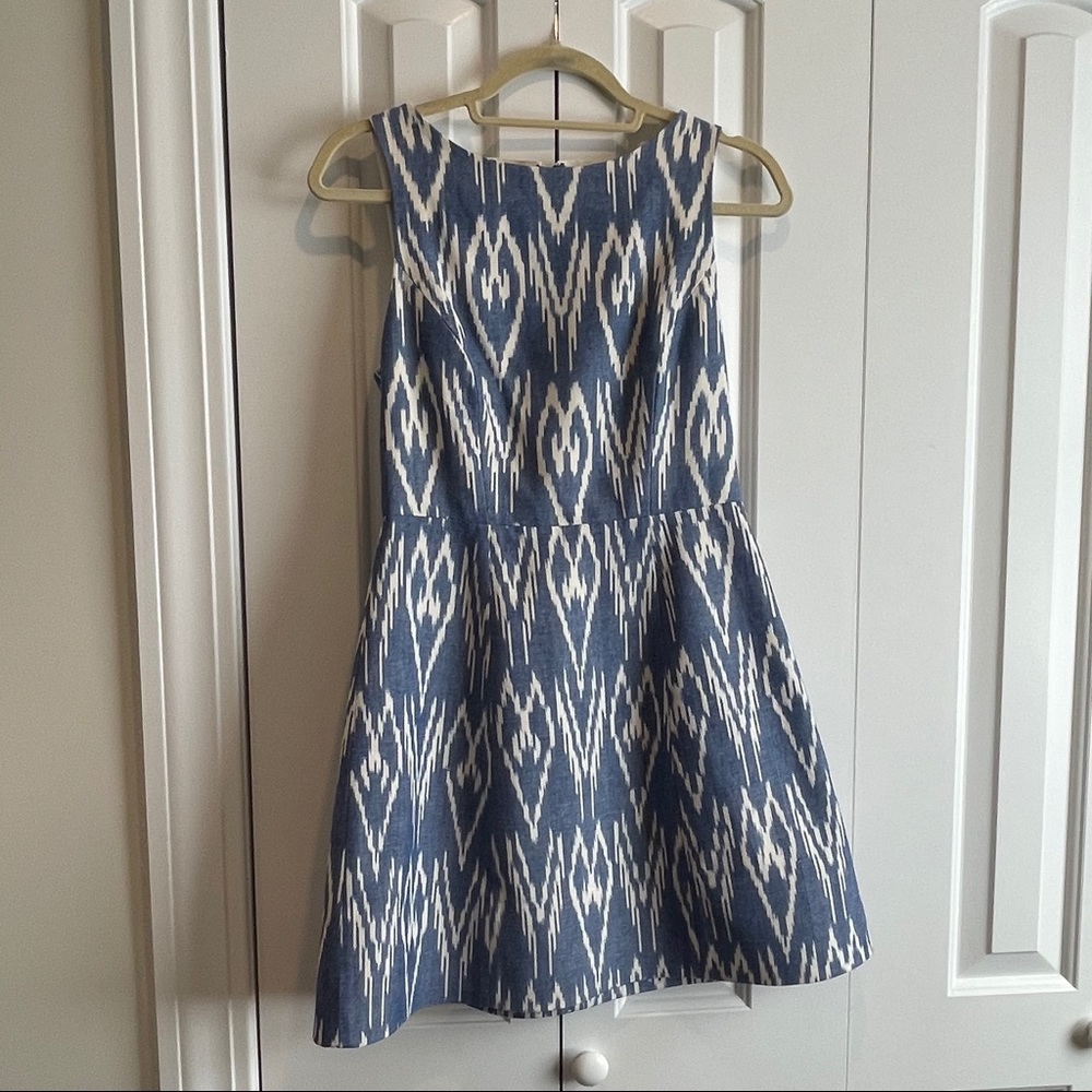 Alice + Olivia Epstein Structured Dress - Picture 2 of 3